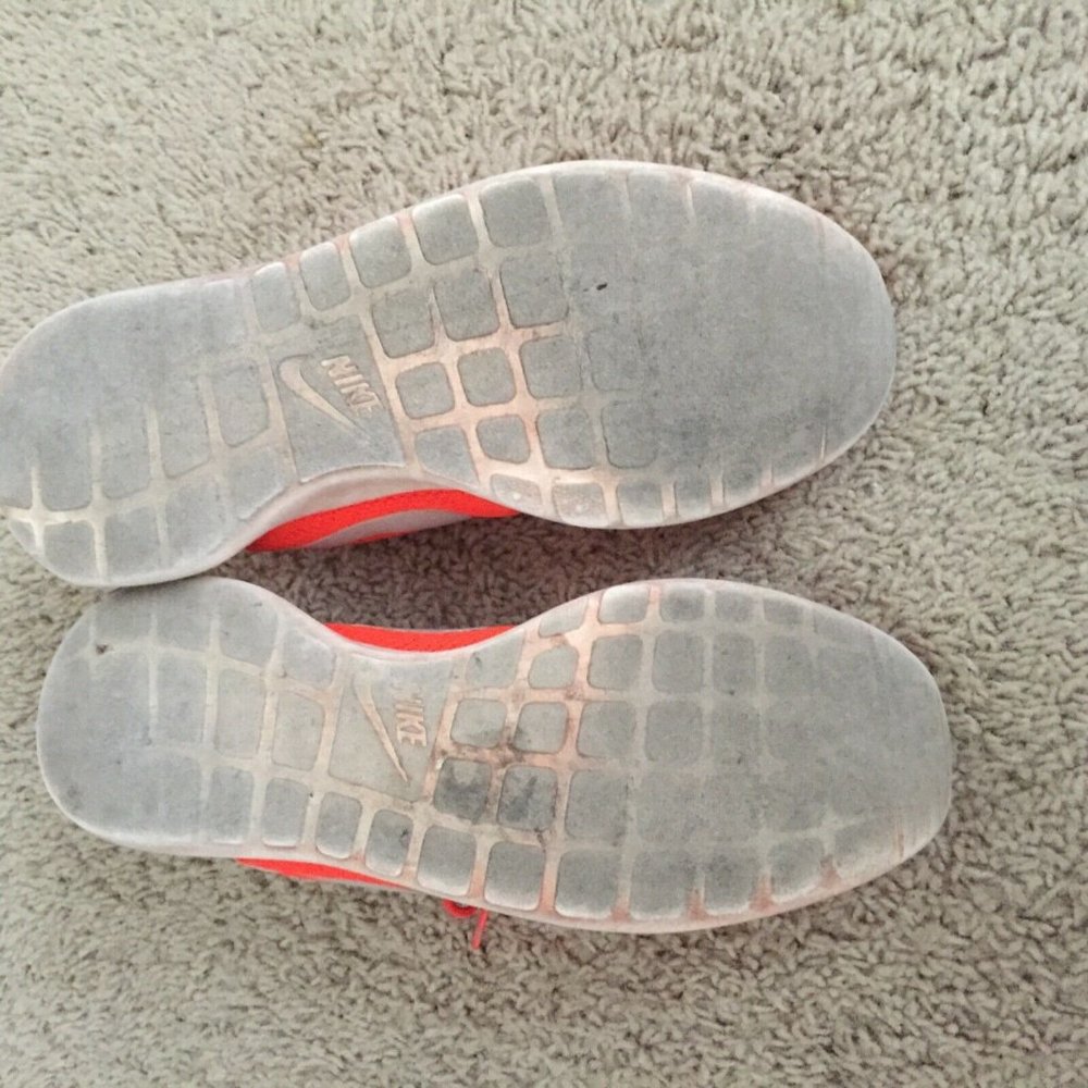 SOLD NIKE MEN 9 ROSHE CRIMSON NEON SNEAKERS RUNNING - Picture 7 of 7